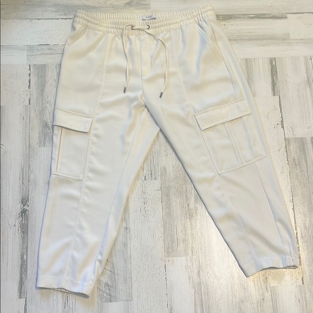 Banana Republic cream Cargo Pants XL
